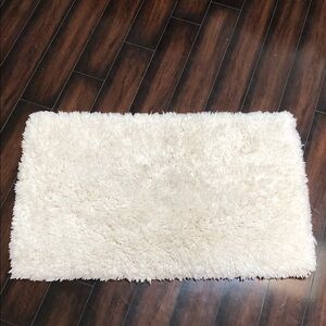 Plush Cream / white Bath Mat